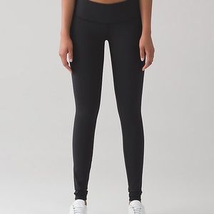 black lululemon wunder under leggings